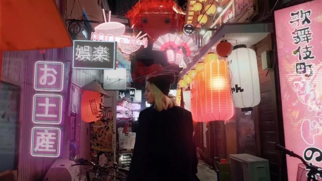 實(shí)拍加合成，攻殼特工隊(duì)風(fēng)格視頻制作場景美女街道.jpg