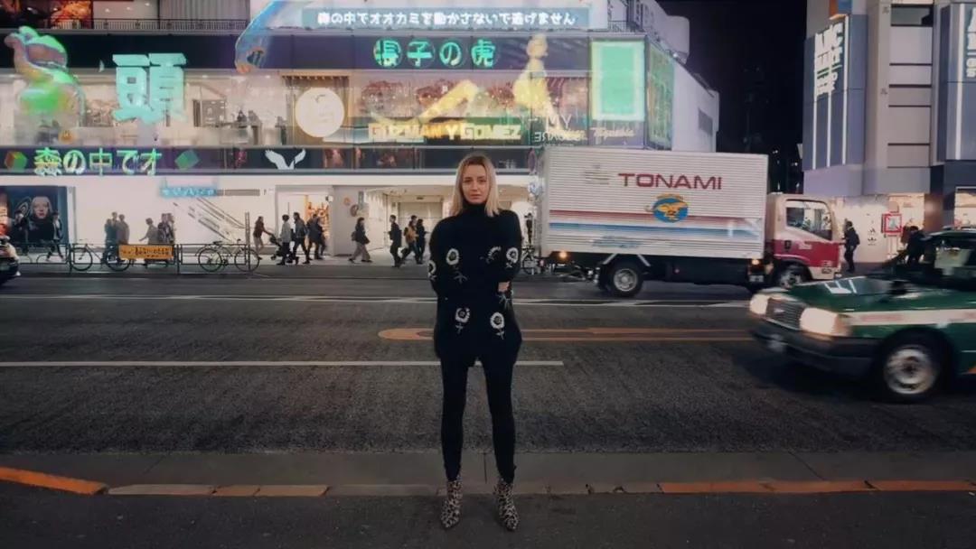 實(shí)拍加合成，攻殼特工隊(duì)風(fēng)格視頻制作場景美女街道正街.jpg