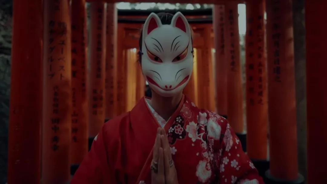 實(shí)拍加合成，攻殼特工隊(duì)風(fēng)格視頻制作場景美女面具.jpg