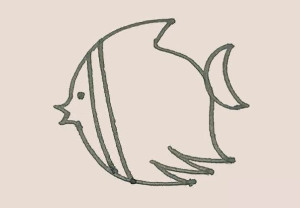 然后在里面點上小黑點的眼睛，以及畫下來兩條豎線作為條紋。.png