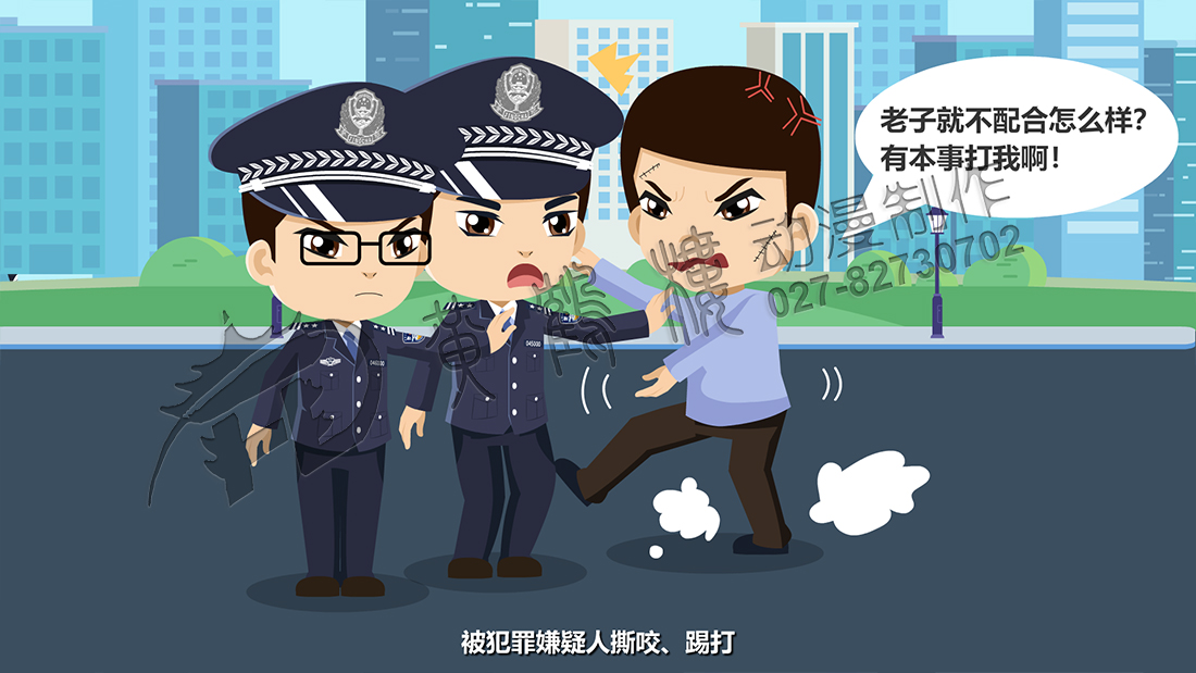 說著沖上前拽著警察衣服撕咬、踢打警察.jpg
